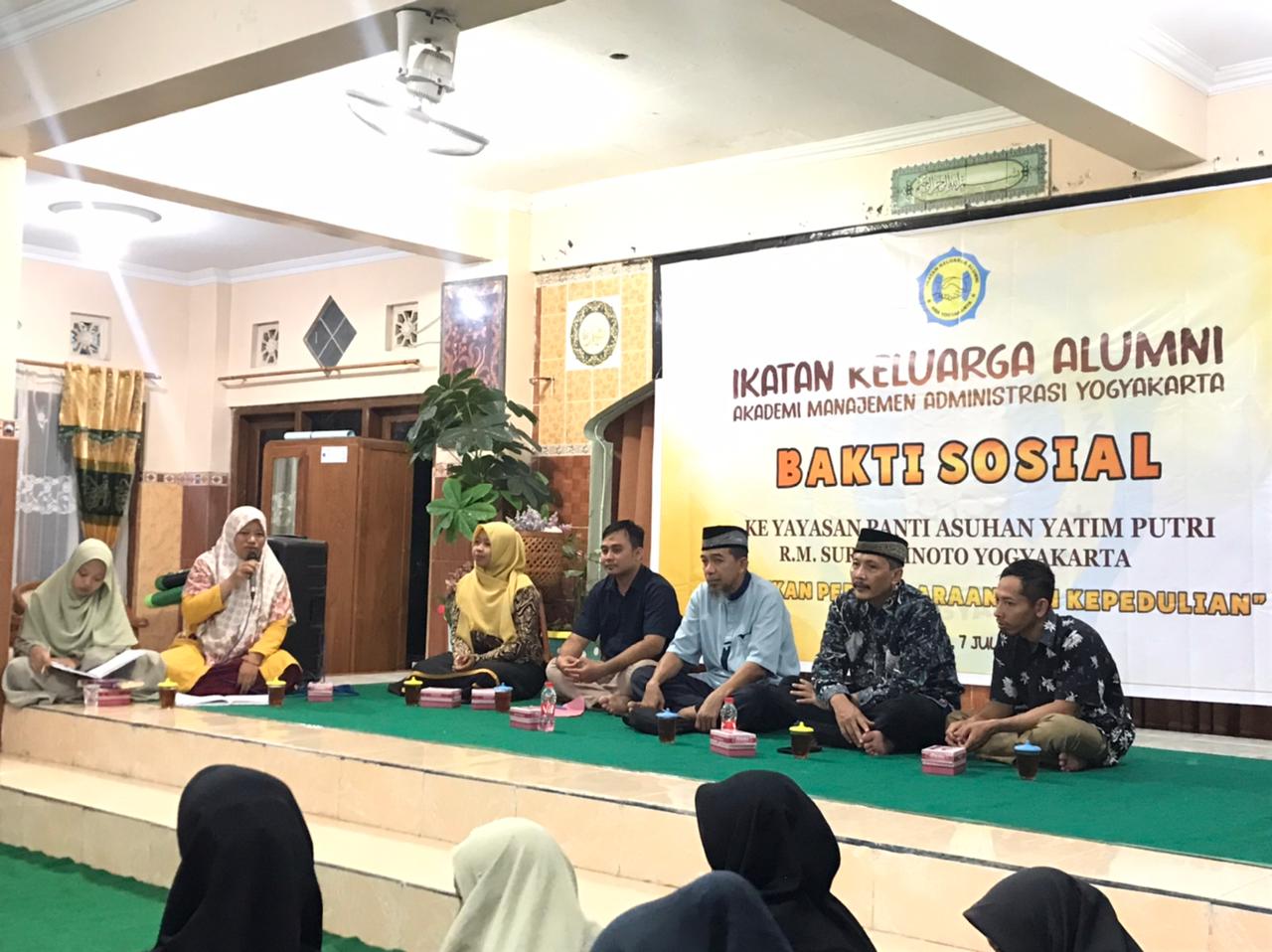 Bakti Sosial IKA AMA Yogyakarta di Panti Asuhan Yatim Putri Islam RM Suryowinoto